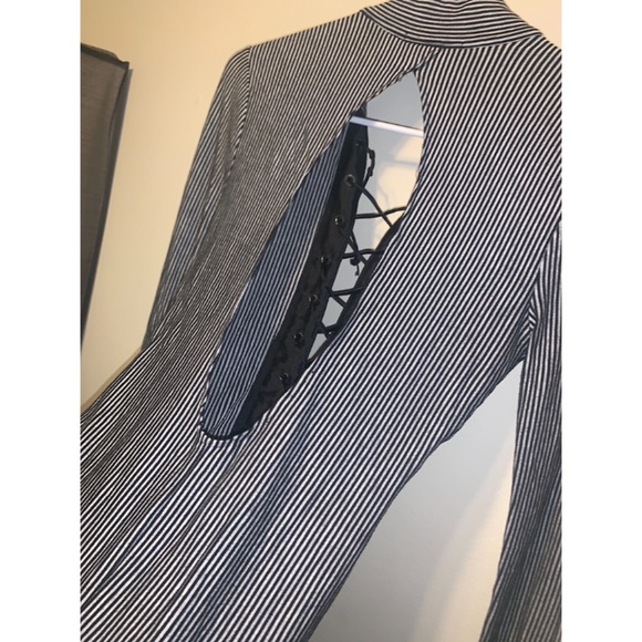 Guess backless lace up front tie long sleeve top - Picture 3 of 6